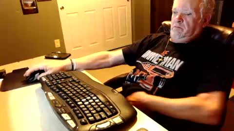 Snapshot of midwestdad09 chatting on October 2025 08:47:01 AM midwestdad09 online show from October 2025 08:47:01 AM