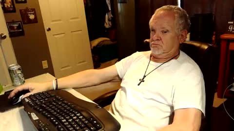 Snapshot of midwestdad09 chatting on October 2025 07:12:01 PM midwestdad09 online show from October 2025 07:12:01 PM