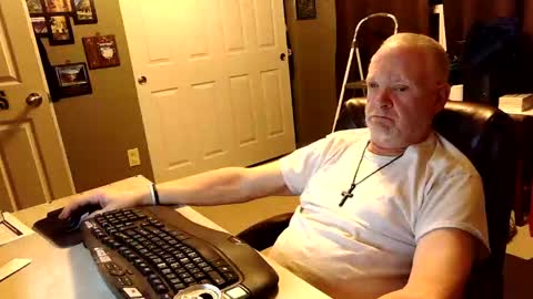 Snapshot of midwestdad09 chatting on November 2025 01:41:01 AM midwestdad09 online show from November 2025 01:41:01 AM