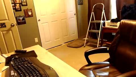 Snapshot of midwestdad09 chatting on November 2025 01:46:01 PM midwestdad09 online show from November 2025 01:46:01 PM