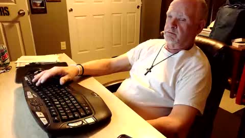 Snapshot of midwestdad09 chatting on November 2025 12:10:02 AM midwestdad09 online show from November 2025 12:10:02 AM