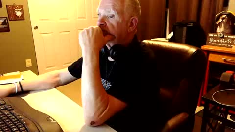 Snapshot of midwestdad09 chatting on November 2025 11:58:02 PM midwestdad09 online show from November 2025 11:58:02 PM