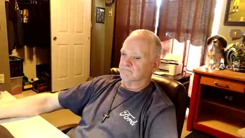 Snapshot of midwestdad09 chatting on November 2025 06:24:02 PM midwestdad09 online show from November 2025 06:24:02 PM