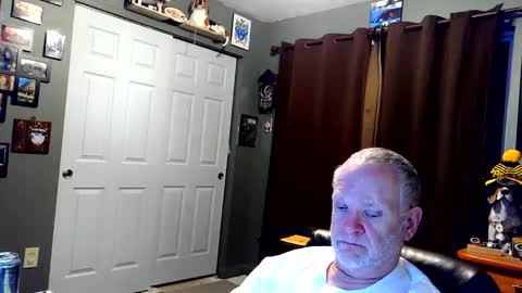 Snapshot of midwestdad09 chatting on November 2025 11:31:01 PM midwestdad09 online show from November 2025 11:31:01 PM