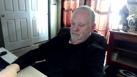 Snapshot of midwestdad09 chatting on December 2025 07:43:01 PM midwestdad09 online show from December 2025 07:43:01 PM