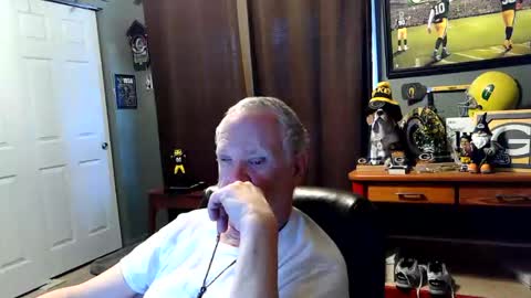 Snapshot of midwestdad09 chatting on December 2025 07:31:01 PM midwestdad09 online show from December 2025 07:31:01 PM