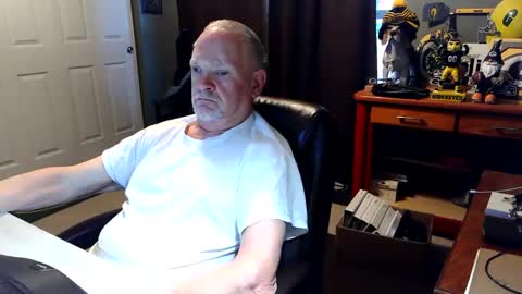 Snapshot of midwestdad09 chatting on June 2026 10:52:01 AM midwestdad09 online show from June 2026 10:52:01 AM