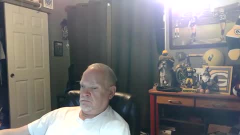 Snapshot of midwestdad09 chatting on June 2026 07:28:02 AM midwestdad09 online show from June 2026 07:28:02 AM
