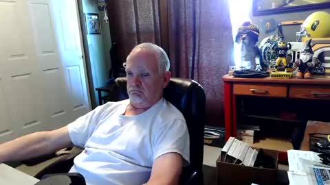 Snapshot of midwestdad09 chatting on June 2026 07:34:02 PM midwestdad09 online show from June 2026 07:34:02 PM