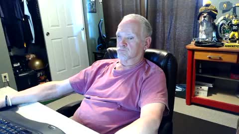 Snapshot of midwestdad09 chatting on June 2026 07:49:01 PM midwestdad09 online show from June 2026 07:49:01 PM