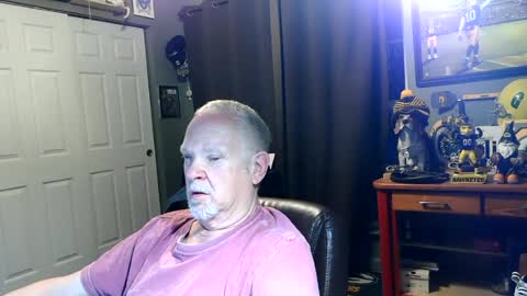 Snapshot of midwestdad09 chatting on June 2026 09:44:01 AM midwestdad09 online show from June 2026 09:44:01 AM