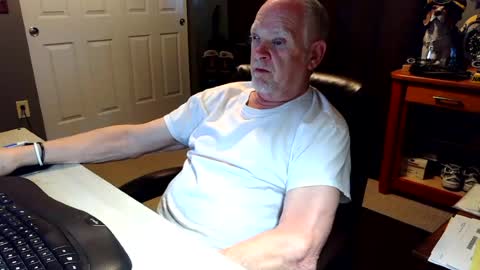 Snapshot of midwestdad09 chatting on June 2026 12:26:01 AM midwestdad09 online show from June 2026 12:26:01 AM