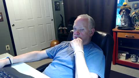 Snapshot of midwestdad09 chatting on June 2026 11:18:01 PM midwestdad09 online show from June 2026 11:18:01 PM