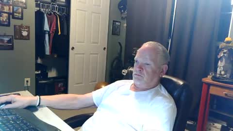 Snapshot of midwestdad09 chatting on June 2026 06:51:02 AM midwestdad09 online show from June 2026 06:51:02 AM