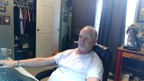 Snapshot of midwestdad09 chatting on June 2026 01:37:01 PM midwestdad09 online show from June 2026 01:37:01 PM