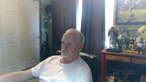 Snapshot of midwestdad09 chatting on June 2026 11:27:02 PM midwestdad09 online show from June 2026 11:27:02 PM