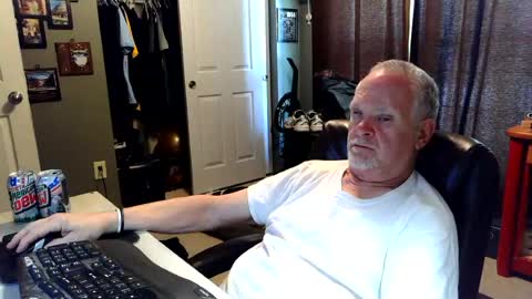 Snapshot of midwestdad09 chatting on July 2026 06:36:01 PM midwestdad09 online show from July 2026 06:36:01 PM