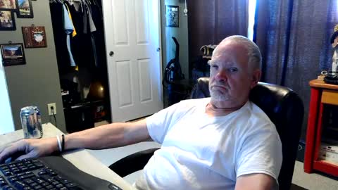 Snapshot of midwestdad09 chatting on July 2026 01:50:02 PM midwestdad09 online show from July 2026 01:50:02 PM