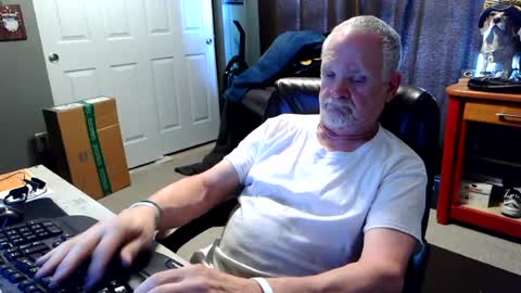 Snapshot of midwestdad09 chatting on July 2026 06:36:02 PM midwestdad09 online show from July 2026 06:36:02 PM