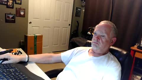 Snapshot of midwestdad09 chatting on July 2026 09:27:02 AM midwestdad09 online show from July 2026 09:27:02 AM