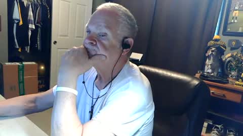 Snapshot of midwestdad09 chatting on July 2026 12:40:01 AM midwestdad09 online show from July 2026 12:40:01 AM