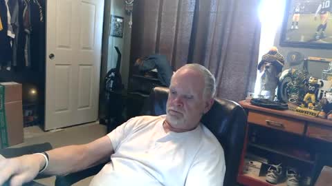 Snapshot of midwestdad09 chatting on July 2026 06:23:01 PM midwestdad09 online show from July 2026 06:23:01 PM