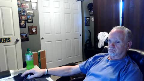 Snapshot of midwestdad09 chatting on July 2026 12:24:01 AM midwestdad09 online show from July 2026 12:24:01 AM