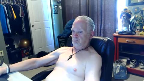 Snapshot of midwestdad09 chatting on July 2026 06:35:02 PM midwestdad09 online show from July 2026 06:35:02 PM