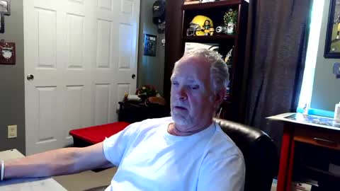 Snapshot of midwestdad09 chatting on August 2026 11:25:02 PM midwestdad09 online show from August 2026 11:25:02 PM