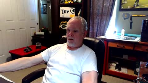 Snapshot of midwestdad09 chatting on August 2026 06:32:01 PM midwestdad09 online show from August 2026 06:32:01 PM