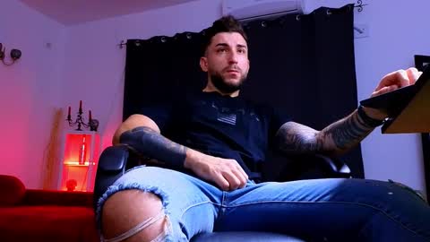 MightyAaron online show from October 2025 04:31:02 AM