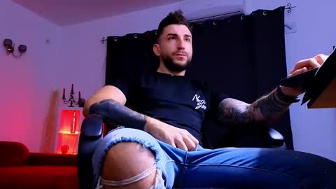 MightyAaron online show from October 2025 05:02:02 AM