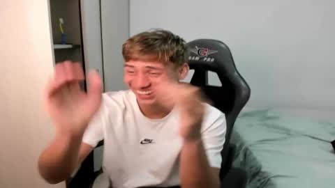 Miguel Hernandez online show from October 2025 07:34:01 PM