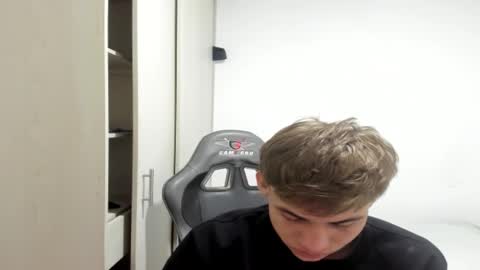 Miguel Hernandez online show from October 2025 07:46:02 PM