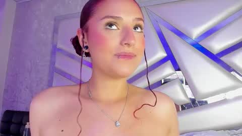 Snapshot of miia02 chatting on September 2025 04:03:01 AM MIA 3 online show from September 2025 04:03:01 AM