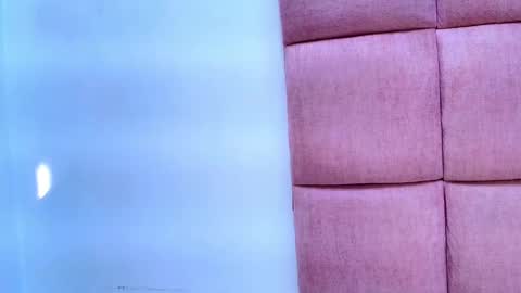 Mia  online show from September 2025 11:56:02 AM