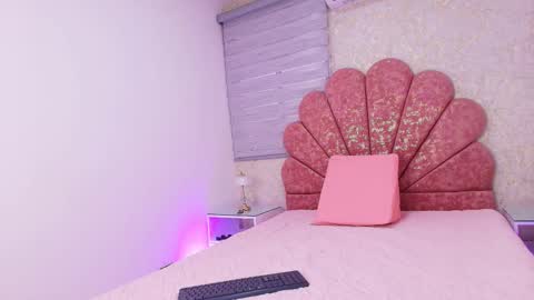 Snapshot of miia_01_ chatting on November 2025 11:54:01 AM Mia online show from November 2025 11:54:01 AM