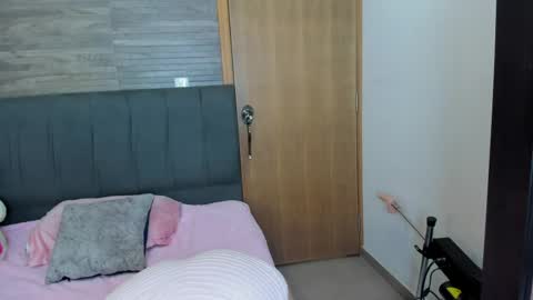 Snapshot of miia_belll chatting on May 2026 07:48:02 AM Mia online show from May 2026 07:48:02 AM