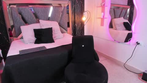 miia_deluxe_ online show from May 2026 02:06:01 AM