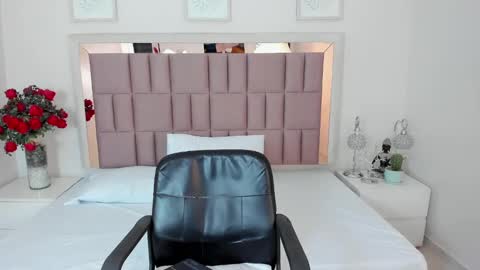 Mia  online show from January 2025 04:32:01 AM