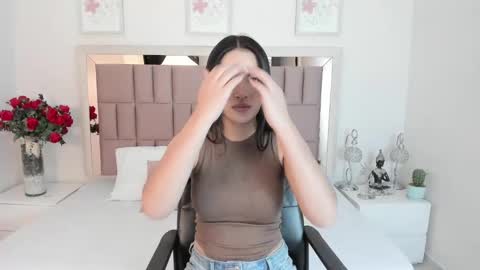 Mia  online show from February 2025 11:10:02 AM