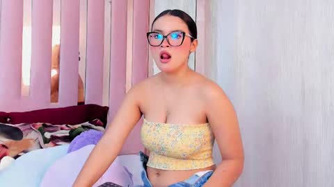 Mia  online show from October 2025 10:34:02 AM