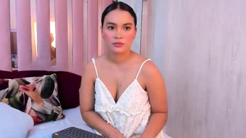 Mia  online show from November 2025 10:59:01 AM