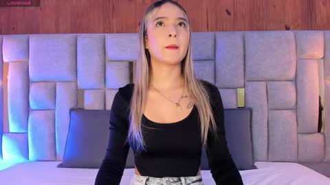 Mia  online show from April 2026 11:26:02 AM