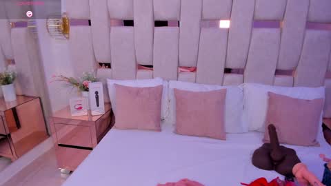 Miia Schwarz  online show from January 2025 10:56:01 PM