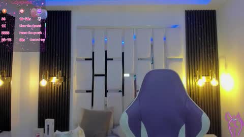 Miia Schwarz  online show from November 2025 11:53:01 AM