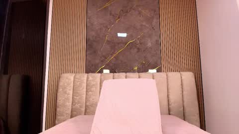 miia scoott  online show from December 2025 12:10:01 PM