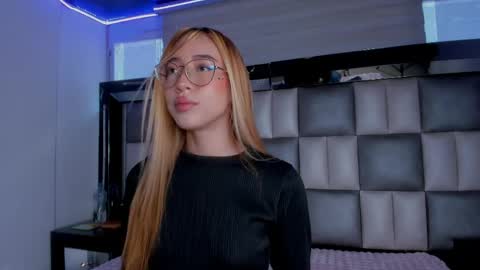 Mia online show from May 2026 01:08:02 PM