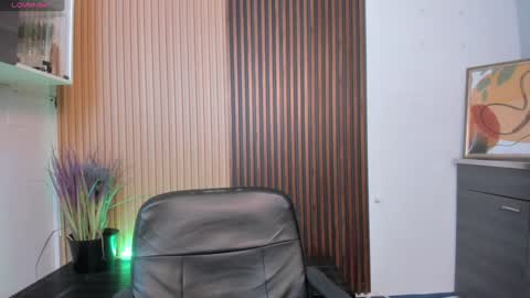 Snapshot of miia_taylors chatting on December 2024 12:08:02 PM Miia 3 online show from December 2024 12:08:02 PM
