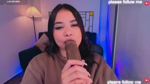 Snapshot of miiaa7_ chatting on April 2026 01:25:02 PM Ma is my name I invite you to check out my wish list for my birthday online show from April 2026 01:25:02 PM